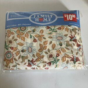 Vintage New in Package FULL Size 4 Piece Cotton Poly Blend No Iron Family Home.